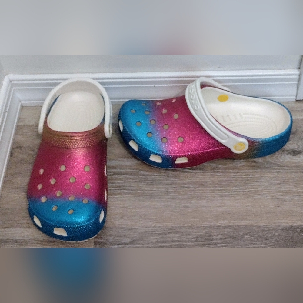 New rainbow glitter Crocs size Juniors 5